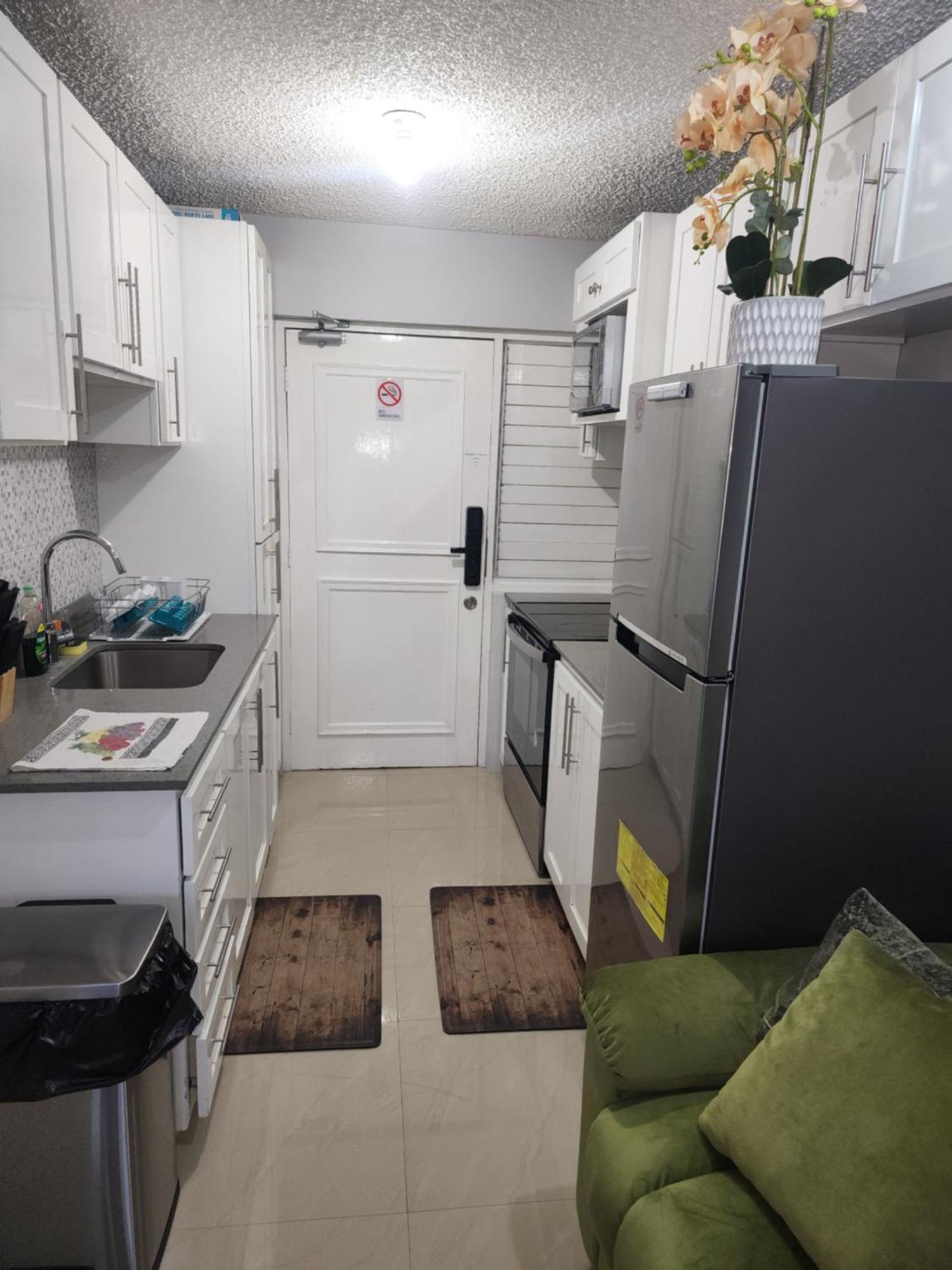 Comfy And Cozy Apartment Kingston Exterior foto